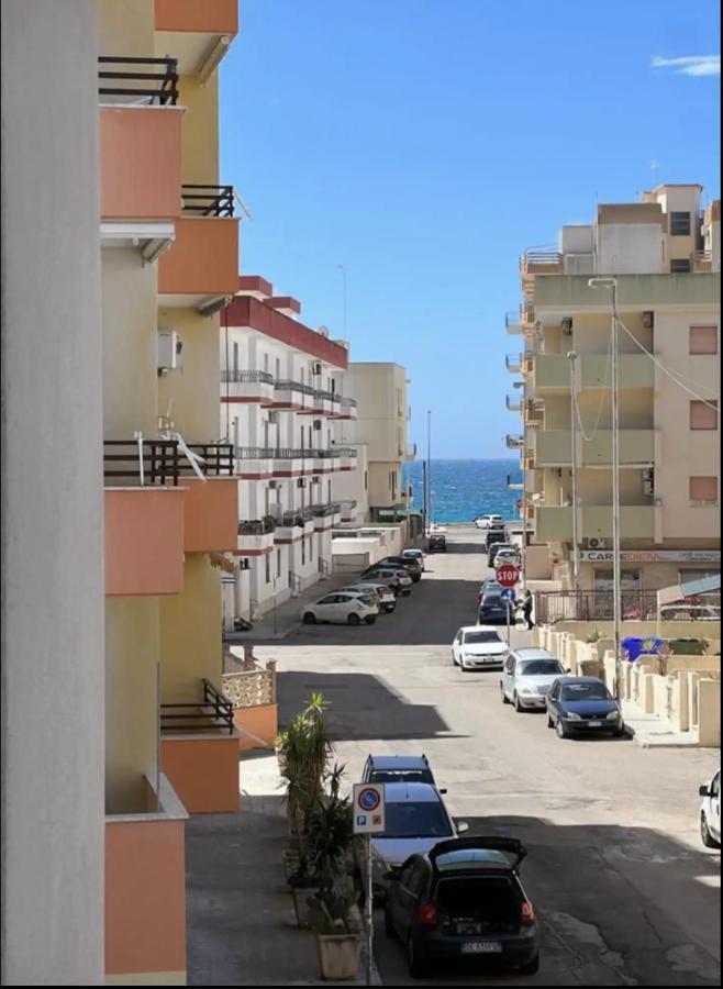 Modern And Spacious Appartement With Beach View. Gallipoli Bagian luar foto